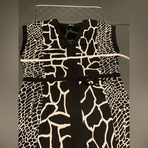 Dkny Dresses & Skirts - DKNY Large Pattern Dress